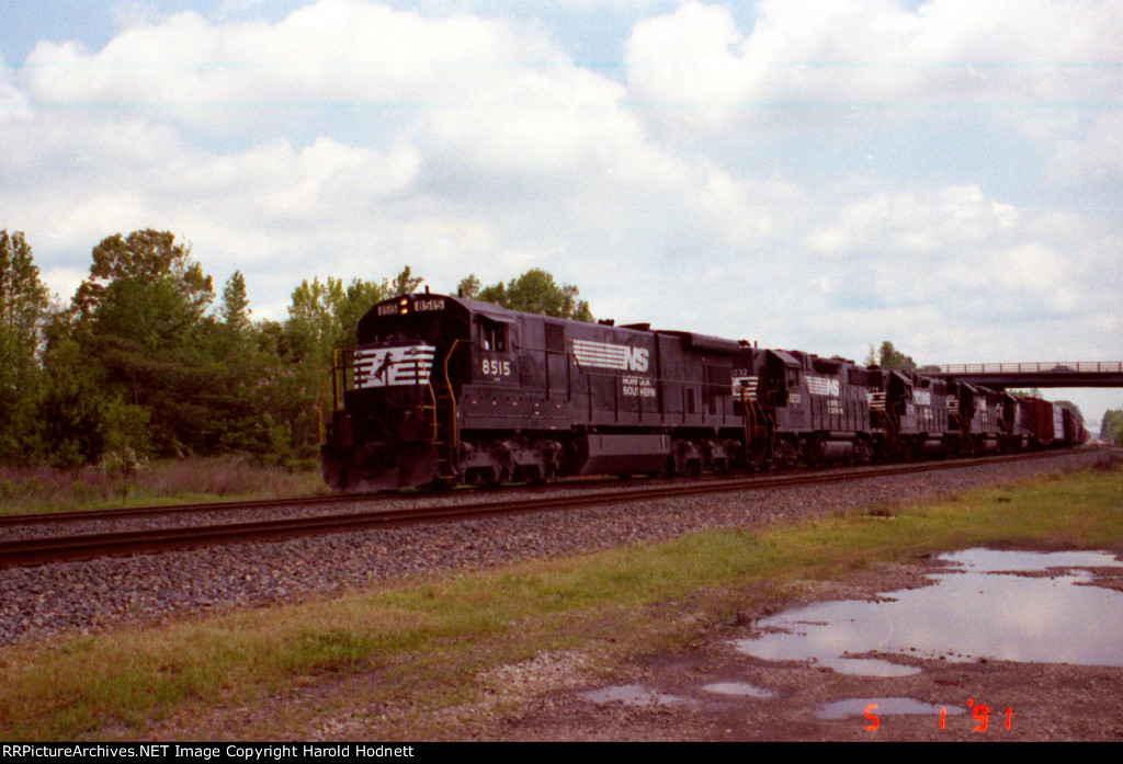 NS 8515 leads a train southbound